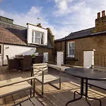 The London Crib - Relaxing 1Bdr Flat With Terrace
