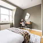 The London Crib - Relaxing 1Bdr Flat With Terrace